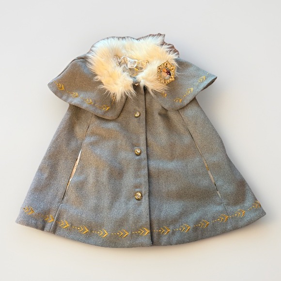 Disney Other - Disney Frozen Girls' Grey Elsa/Anna Cape Coat 5/6 White Faux Fur Collar Buttons